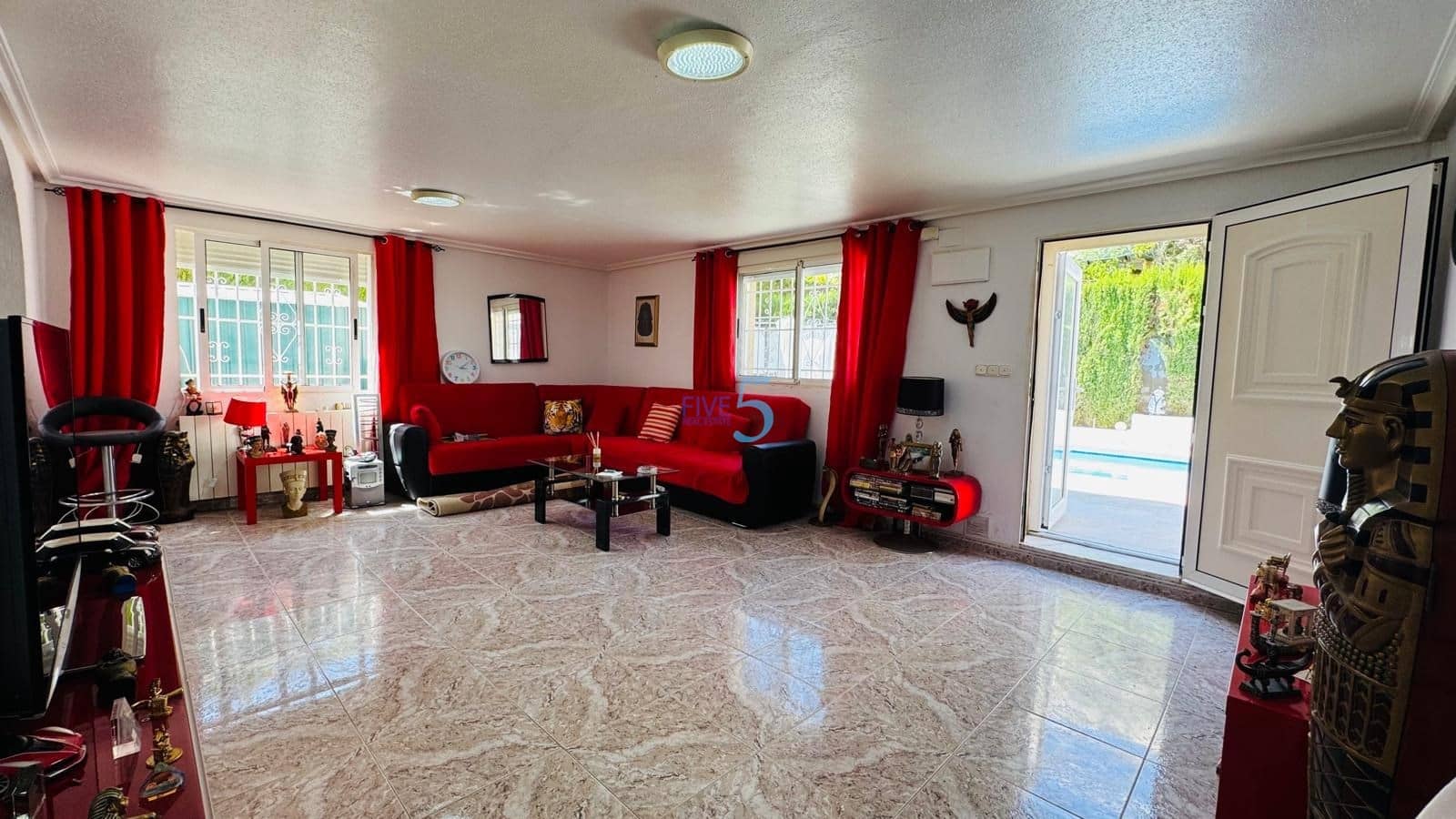 4 chambre Villa/Maison à vendre à Villamartin avec piscine garage - 299 999 € (Ref: 9211342)