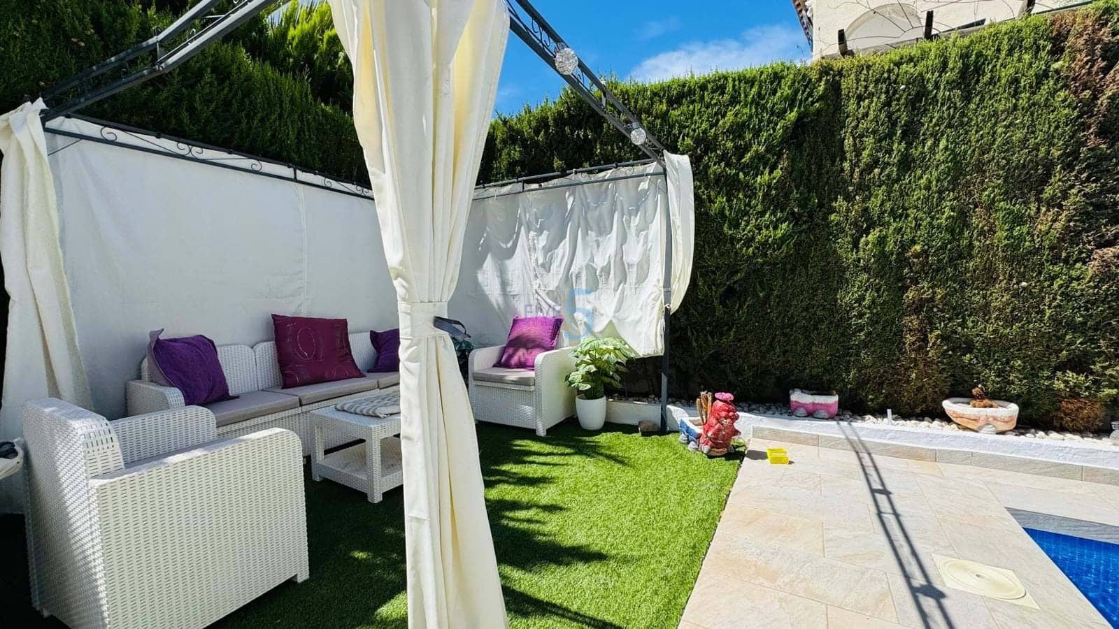 4 chambre Villa/Maison à vendre à Villamartin avec piscine garage - 299 999 € (Ref: 9211342)