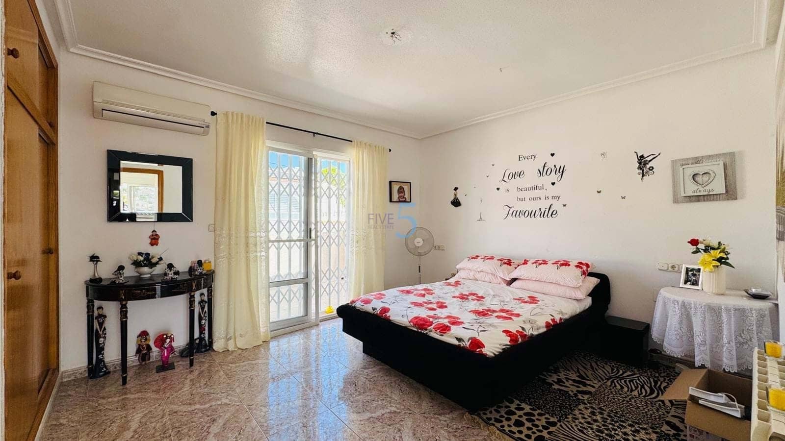 4 chambre Villa/Maison à vendre à Villamartin avec piscine garage - 299 999 € (Ref: 9211342)