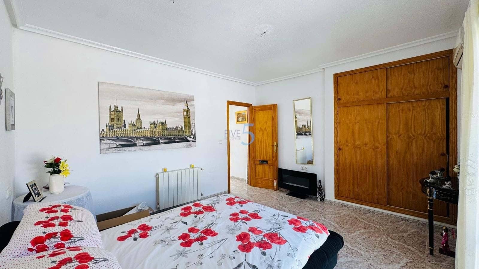 4 chambre Villa/Maison à vendre à Villamartin avec piscine garage - 299 999 € (Ref: 9211342)