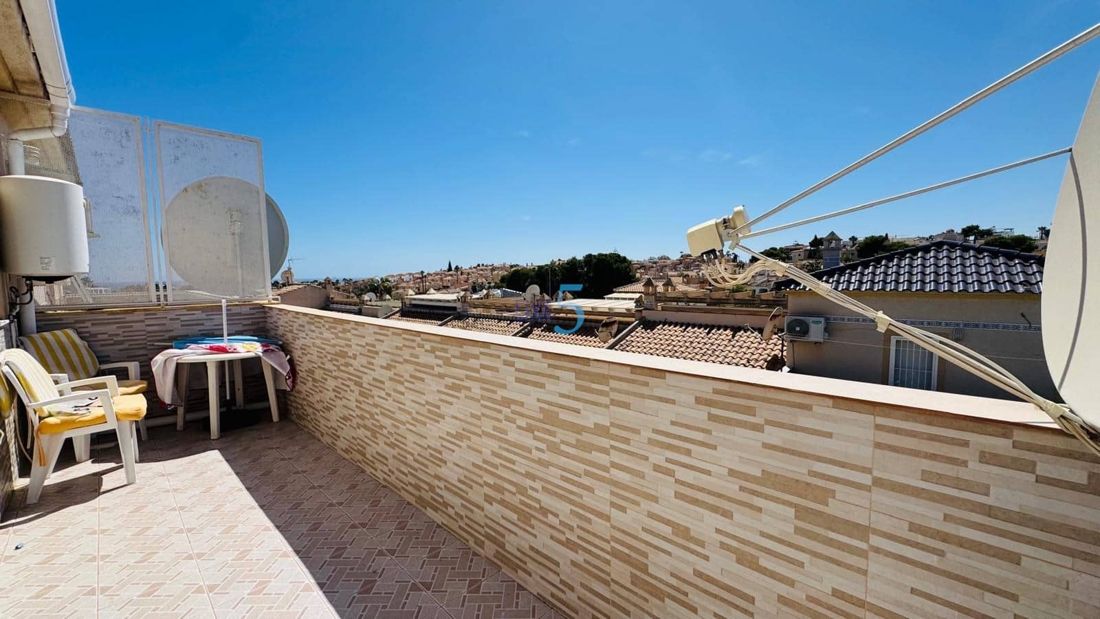 4 chambre Villa/Maison à vendre à Villamartin avec piscine garage - 299 999 € (Ref: 9211342)