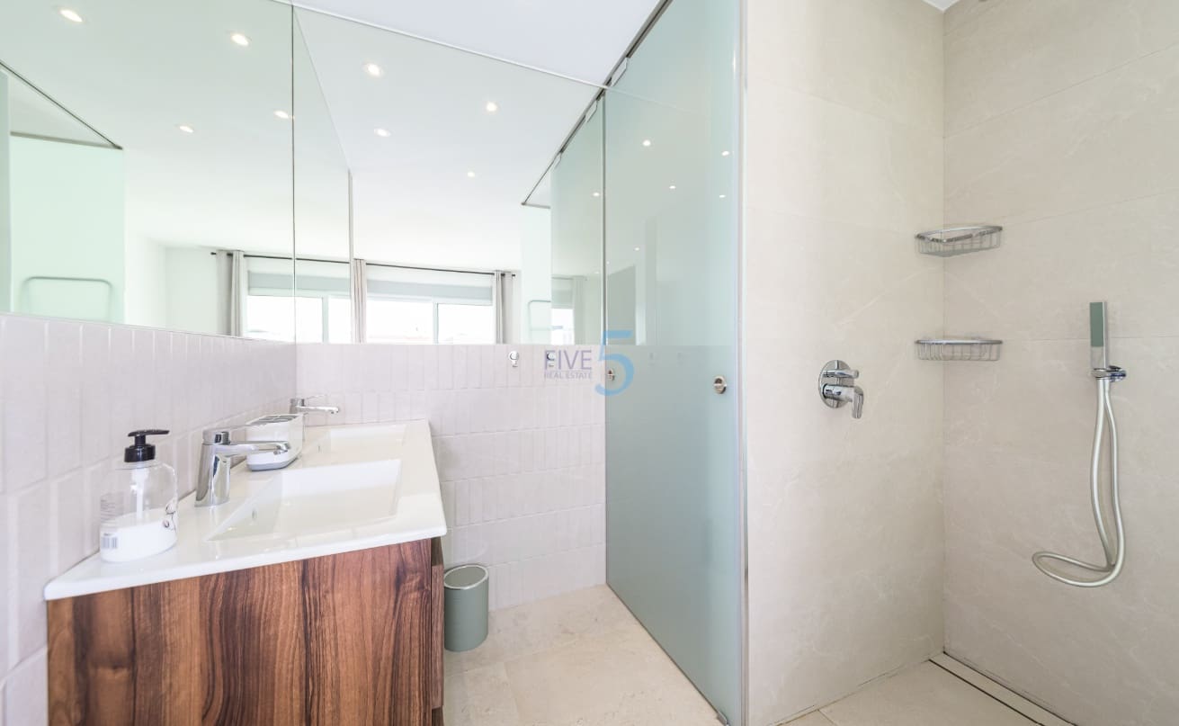 Chalet de 3 habitaciones en San Fulgencio en venta con piscina - 357.000 € (Ref: 9216922)