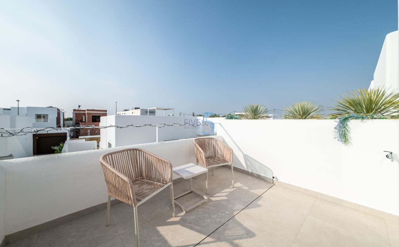 Chalet de 3 habitaciones en San Fulgencio en venta con piscina - 357.000 € (Ref: 9216922)