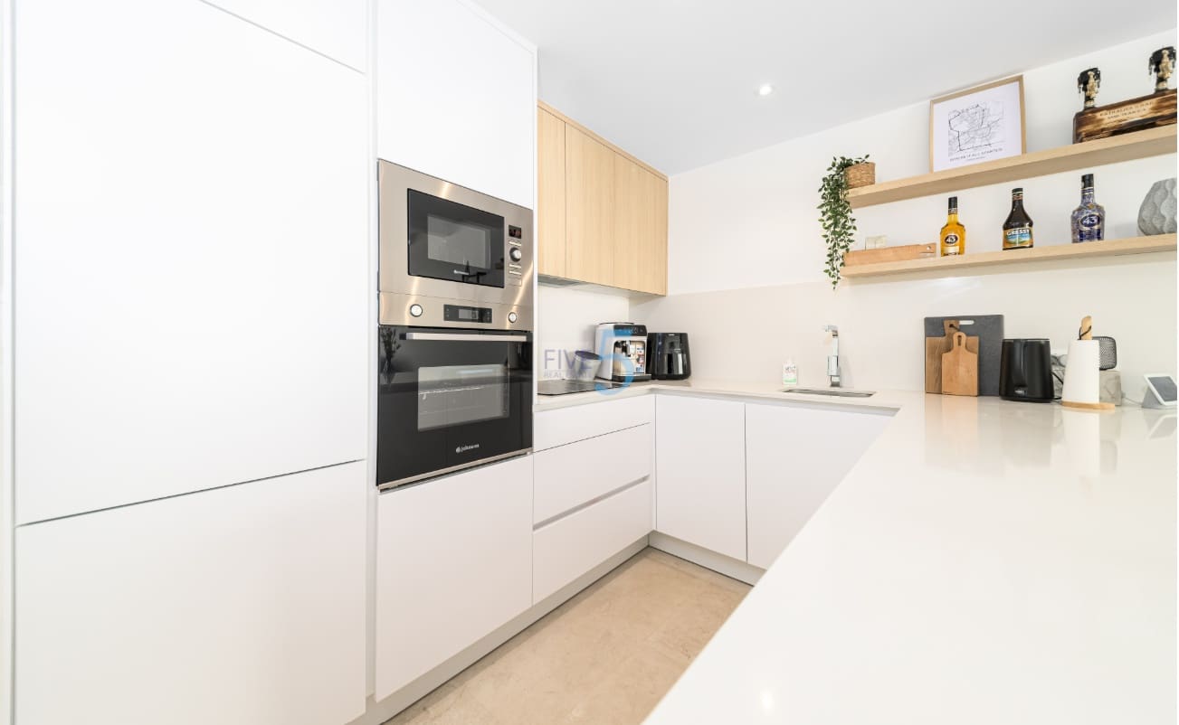 Chalet de 3 habitaciones en San Fulgencio en venta con piscina - 357.000 € (Ref: 9216922)