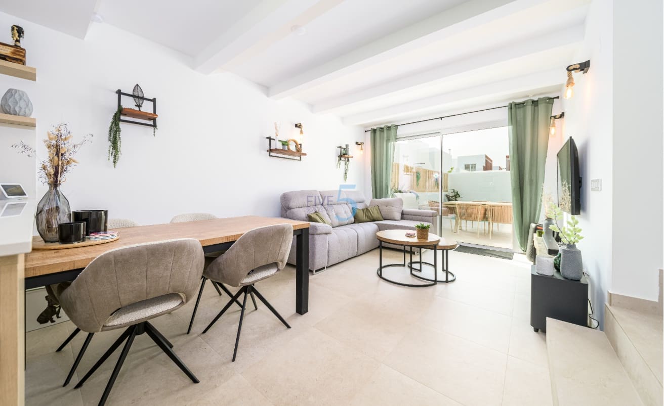 Chalet de 3 habitaciones en San Fulgencio en venta con piscina - 357.000 € (Ref: 9216922)