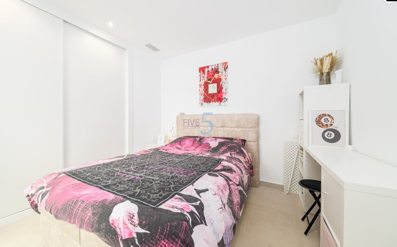 Chalet de 3 habitaciones en San Fulgencio en venta con piscina - 357.000 € (Ref: 9216922)