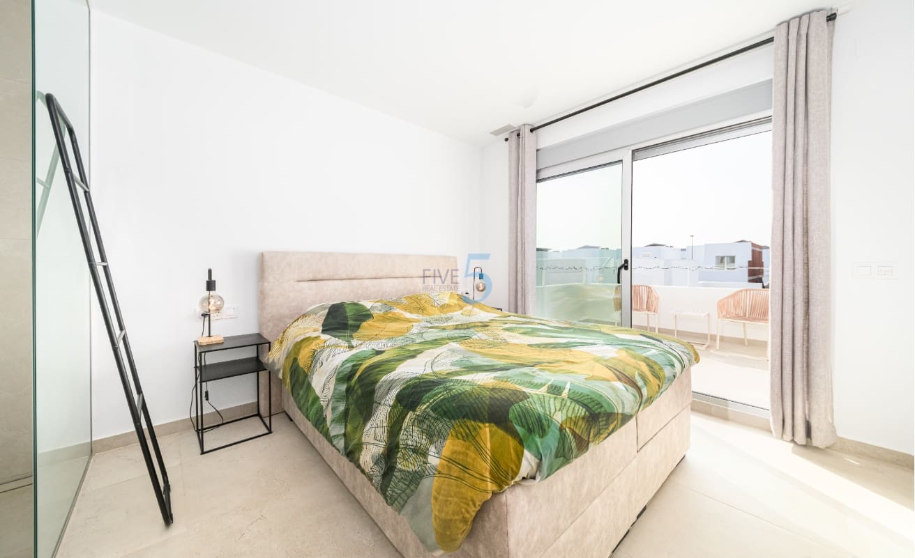 Chalet de 3 habitaciones en San Fulgencio en venta con piscina - 357.000 € (Ref: 9216922)