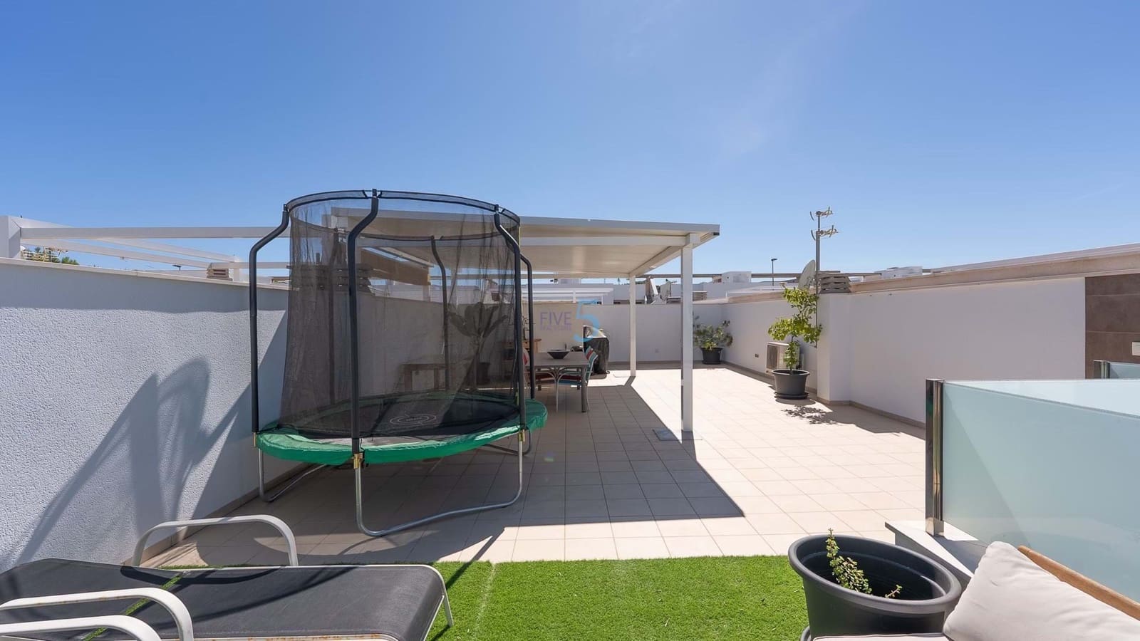 Chalet de 3 habitaciones en San Pedro del Pinatar en venta con piscina - 329.000 € (Ref: 9217796)