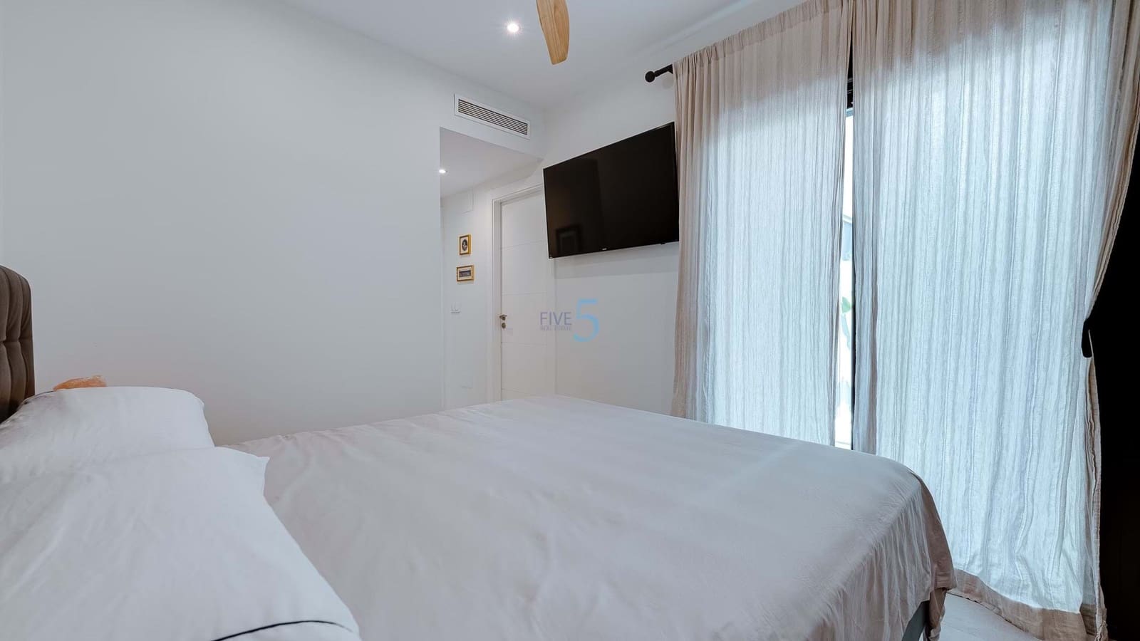 Chalet de 3 habitaciones en San Pedro del Pinatar en venta con piscina - 329.000 € (Ref: 9217796)