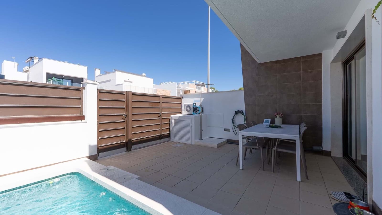 Chalet de 3 habitaciones en San Pedro del Pinatar en venta con piscina - 329.000 € (Ref: 9217796)