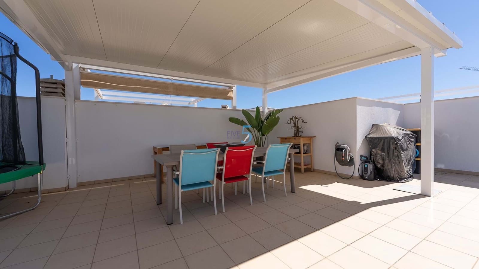 Chalet de 3 habitaciones en San Pedro del Pinatar en venta con piscina - 329.000 € (Ref: 9217796)