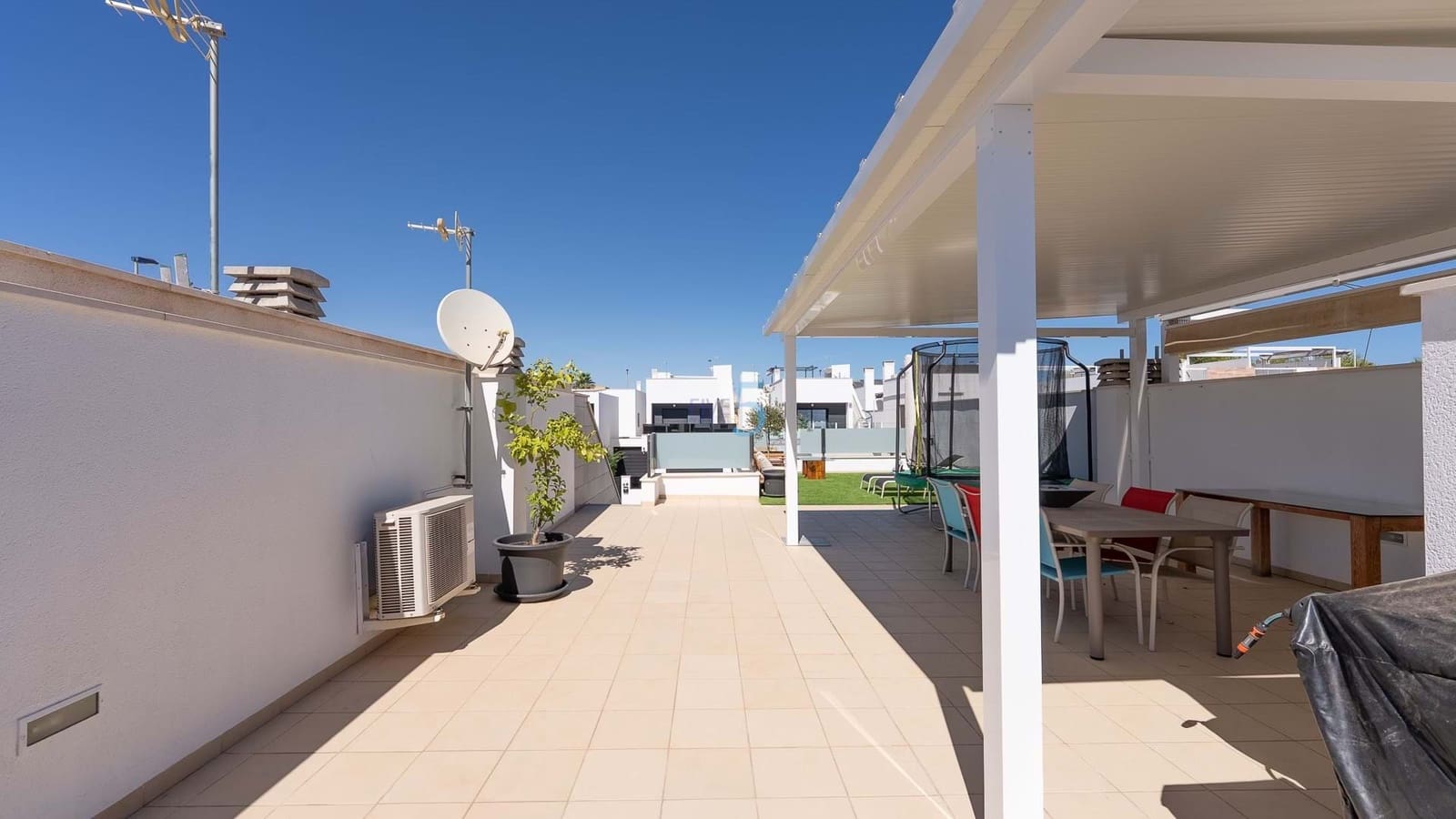 Chalet de 3 habitaciones en San Pedro del Pinatar en venta con piscina - 329.000 € (Ref: 9217796)