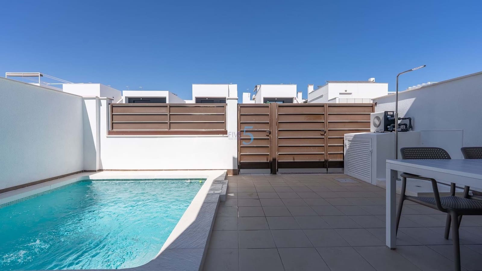 Chalet de 3 habitaciones en San Pedro del Pinatar en venta con piscina - 329.000 € (Ref: 9217796)