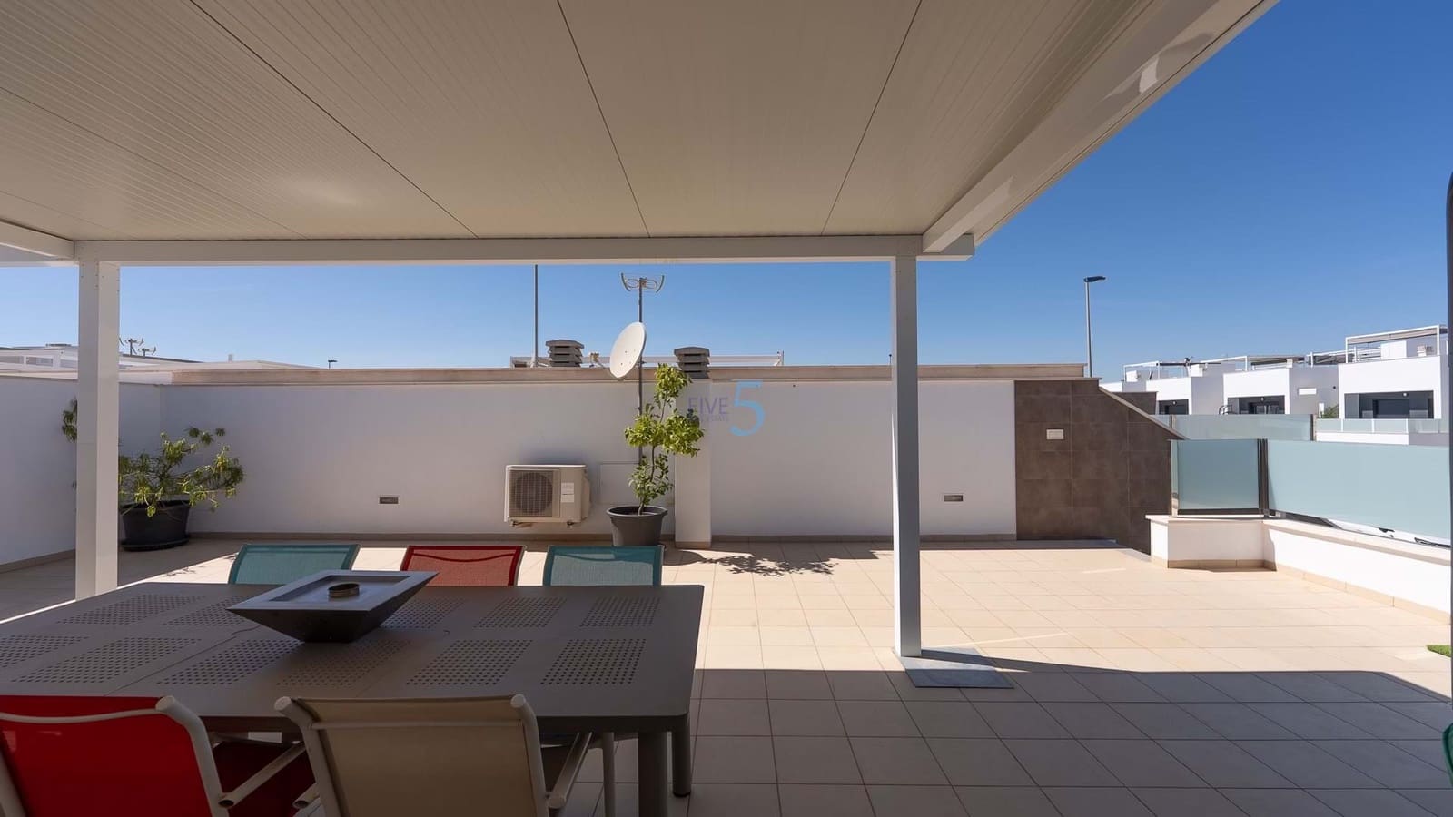 Chalet de 3 habitaciones en San Pedro del Pinatar en venta con piscina - 329.000 € (Ref: 9217796)
