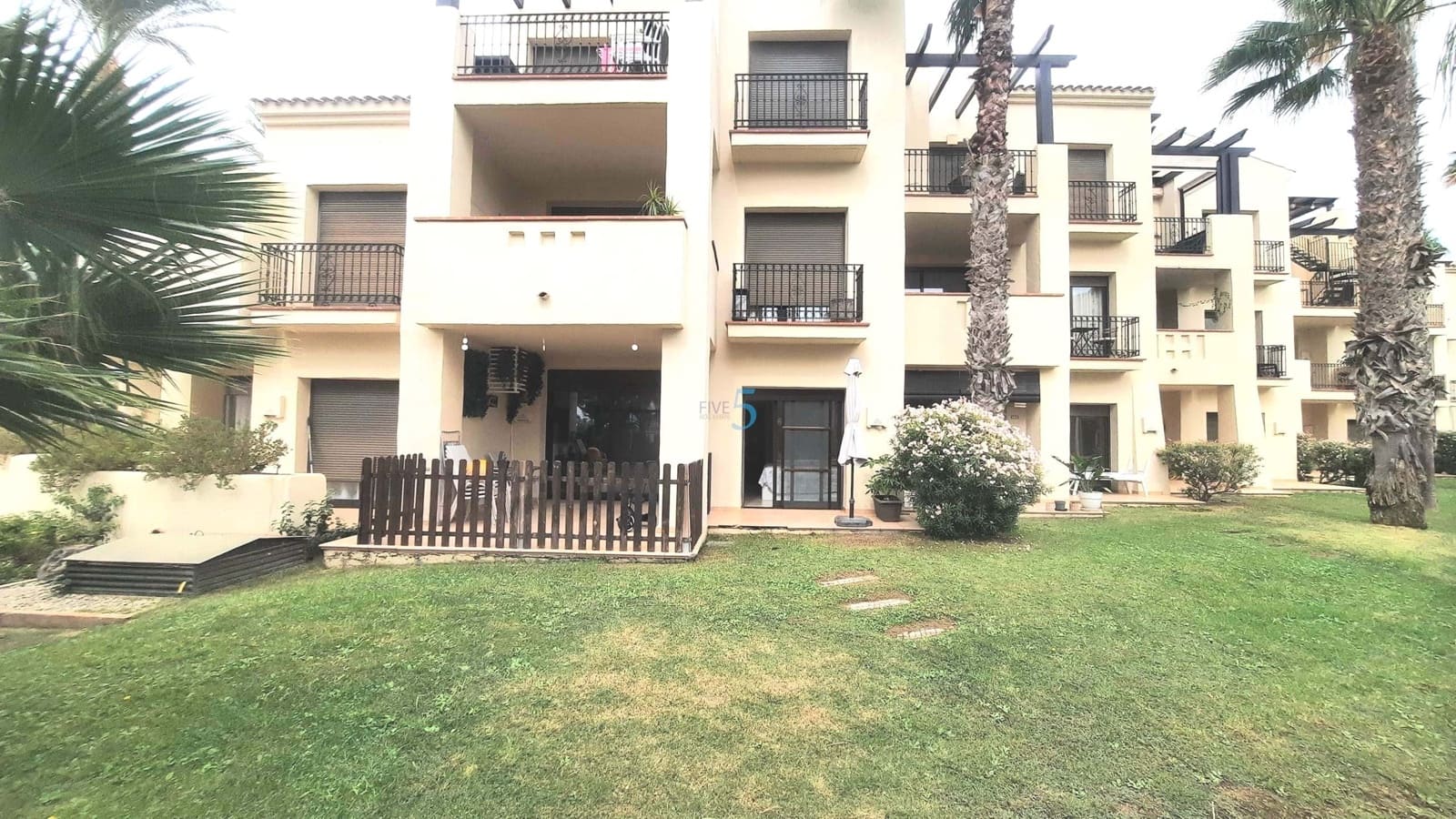 2 soverom Leilighet til salgs i Roda med svømmebasseng garasje - € 175 000 (Ref: 9217797)