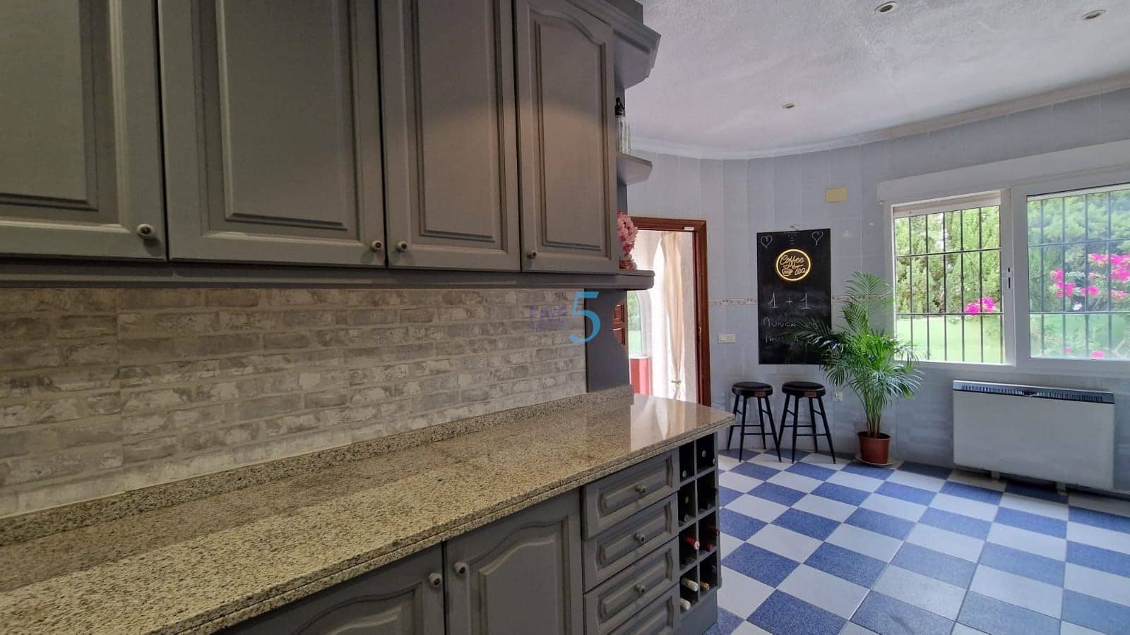 5 makuuhuone Huvila myytävänä paikassa Ciudad Quesada mukana uima-altaan 
autotalli - 475 000 € (Ref: 9219599)