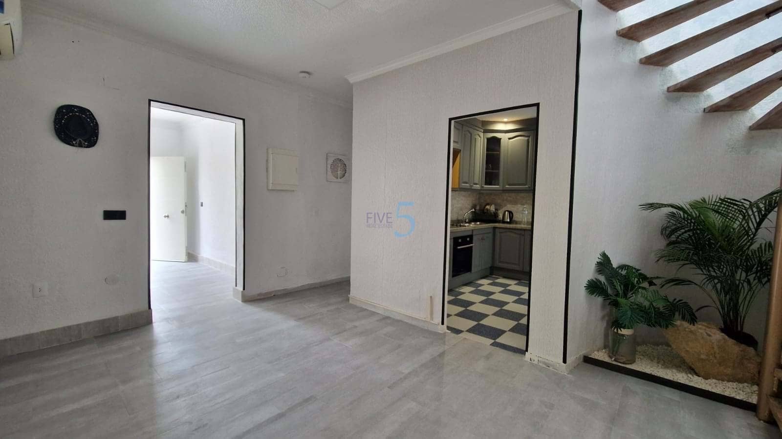 5 makuuhuone Huvila myytävänä paikassa Ciudad Quesada mukana uima-altaan 
autotalli - 475 000 € (Ref: 9219599)