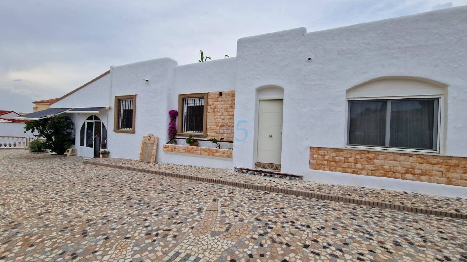 5 makuuhuone Huvila myytävänä paikassa Ciudad Quesada mukana uima-altaan 
autotalli - 475 000 € (Ref: 9219599)