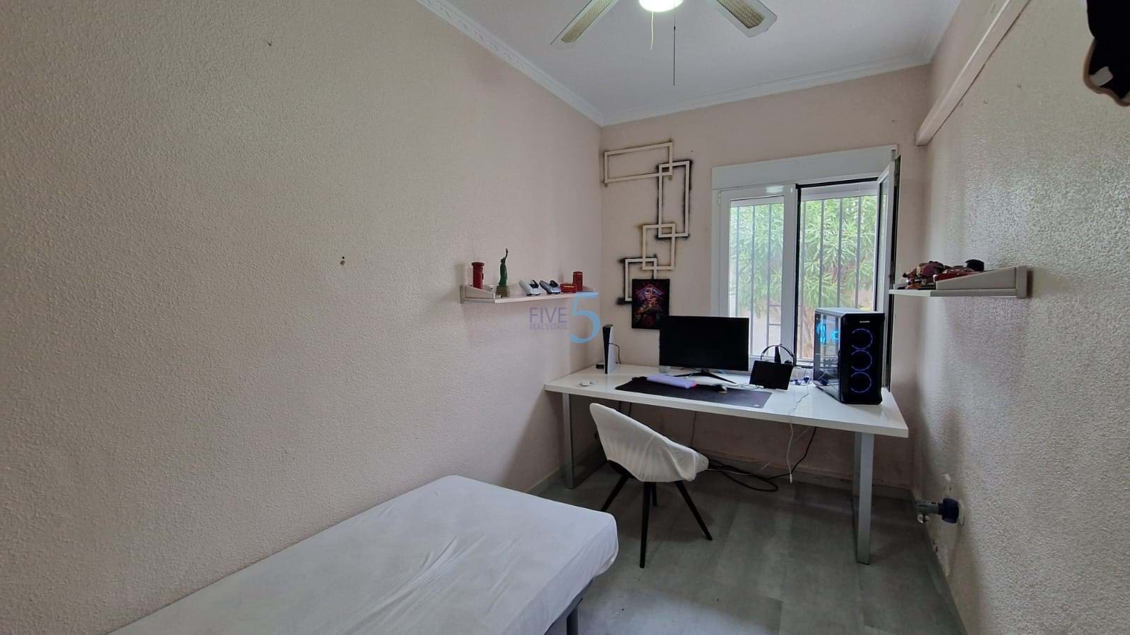 5 makuuhuone Huvila myytävänä paikassa Ciudad Quesada mukana uima-altaan 
autotalli - 475 000 € (Ref: 9219599)