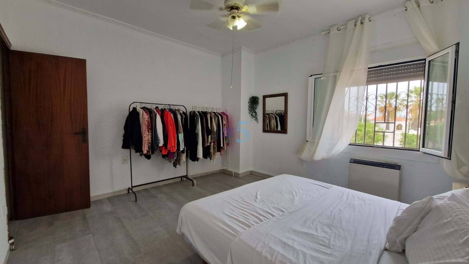 5 makuuhuone Huvila myytävänä paikassa Ciudad Quesada mukana uima-altaan 
autotalli - 475 000 € (Ref: 9219599)