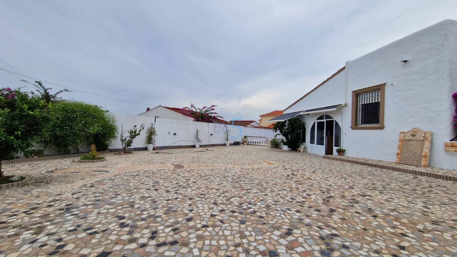 5 makuuhuone Huvila myytävänä paikassa Ciudad Quesada mukana uima-altaan 
autotalli - 475 000 € (Ref: 9219599)