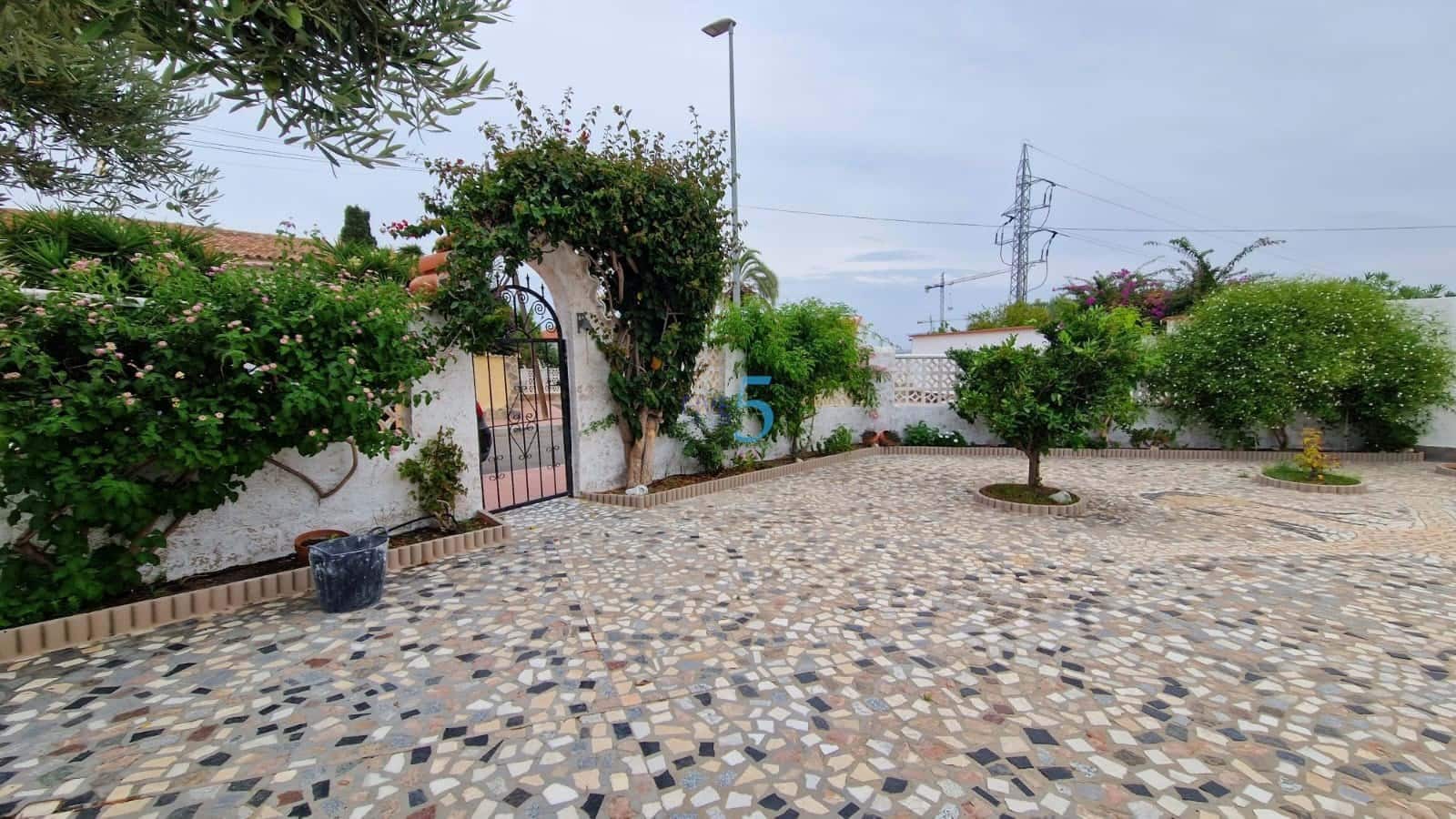 5 makuuhuone Huvila myytävänä paikassa Ciudad Quesada mukana uima-altaan 
autotalli - 475 000 € (Ref: 9219599)