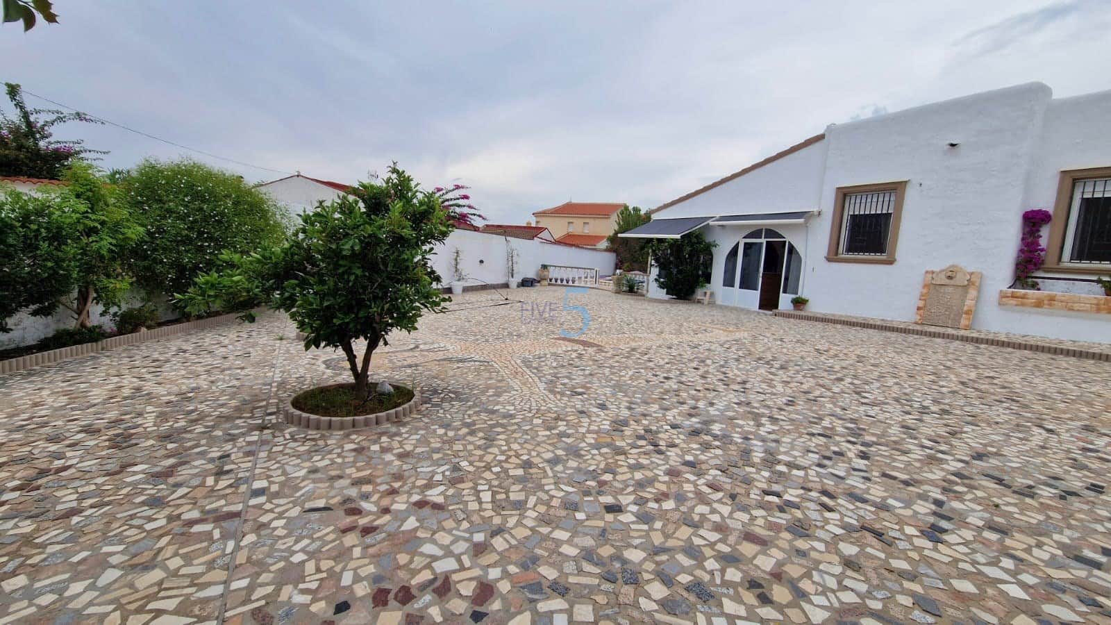 5 makuuhuone Huvila myytävänä paikassa Ciudad Quesada mukana uima-altaan 
autotalli - 475 000 € (Ref: 9219599)