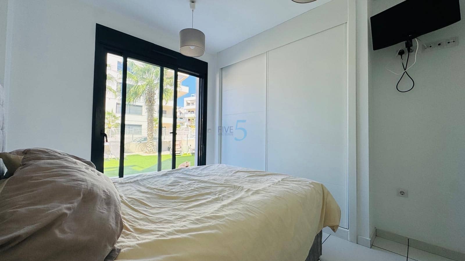 Apartamento de 2 habitaciones en Villamartin en venta con piscina garaje - 269.000 € (Ref: 9227178)