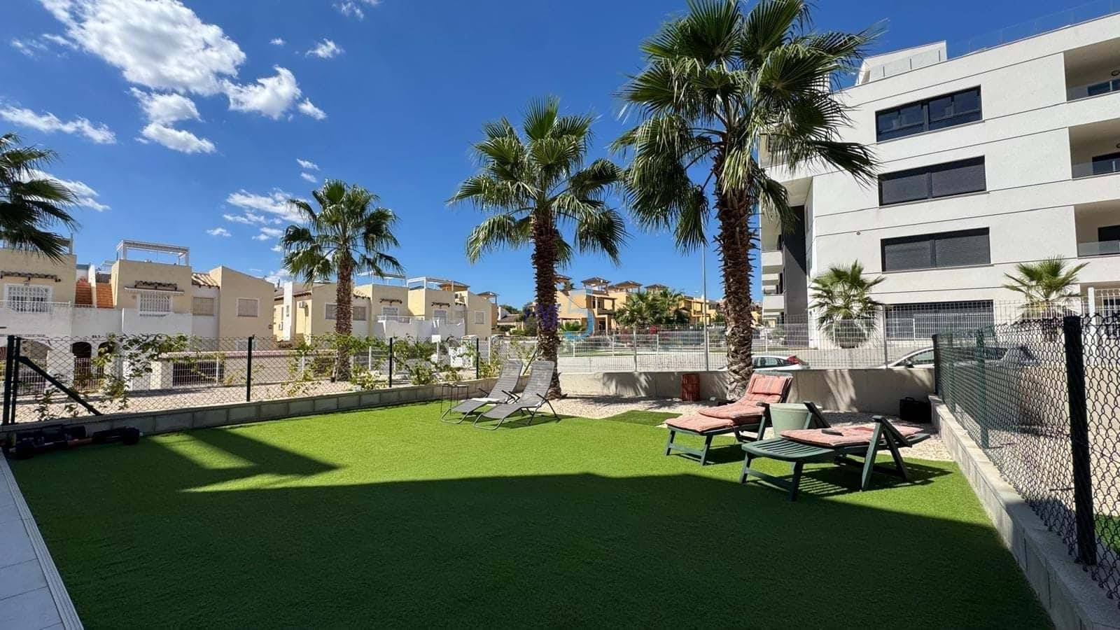 Apartamento de 2 habitaciones en Villamartin en venta con piscina garaje - 269.000 € (Ref: 9227178)