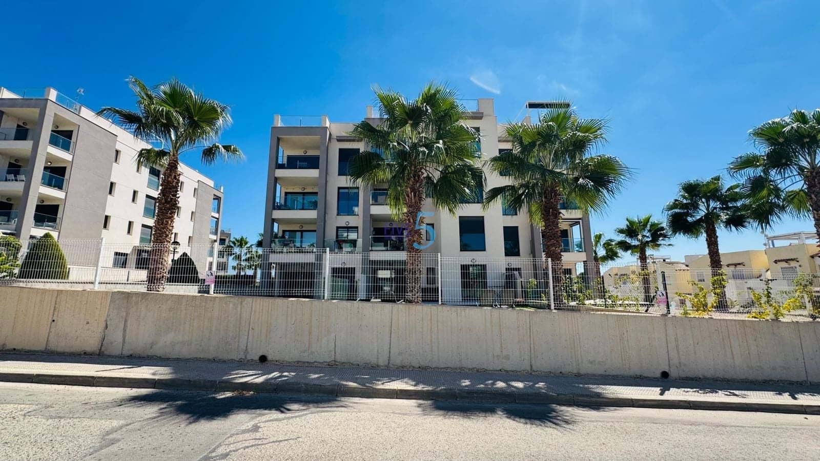 Apartamento de 2 habitaciones en Villamartin en venta con piscina garaje - 269.000 € (Ref: 9227178)