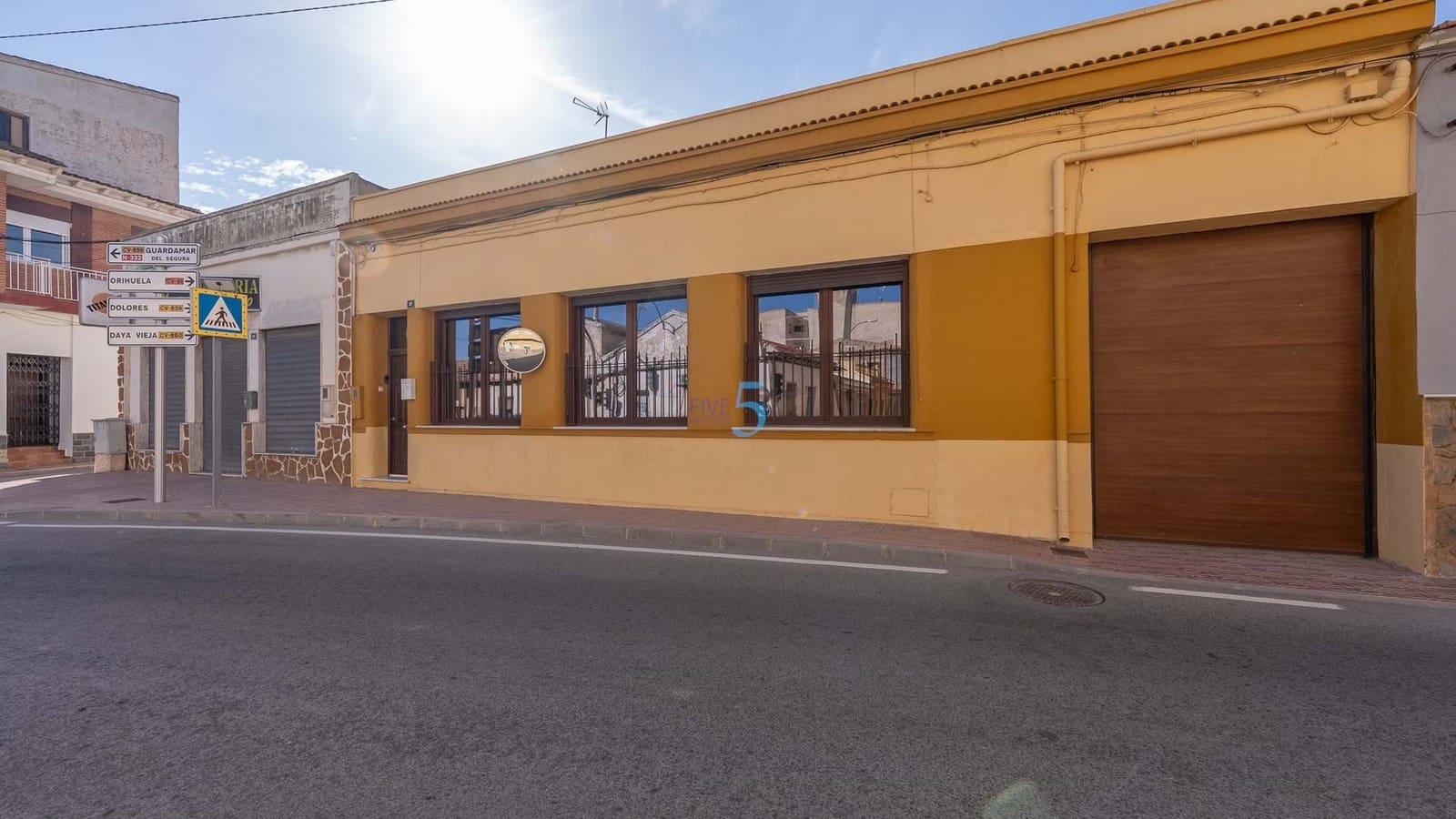 5 bedroom Villa for sale in San Fulgencio with pool garage - € 349,999 (Ref: 9228051)