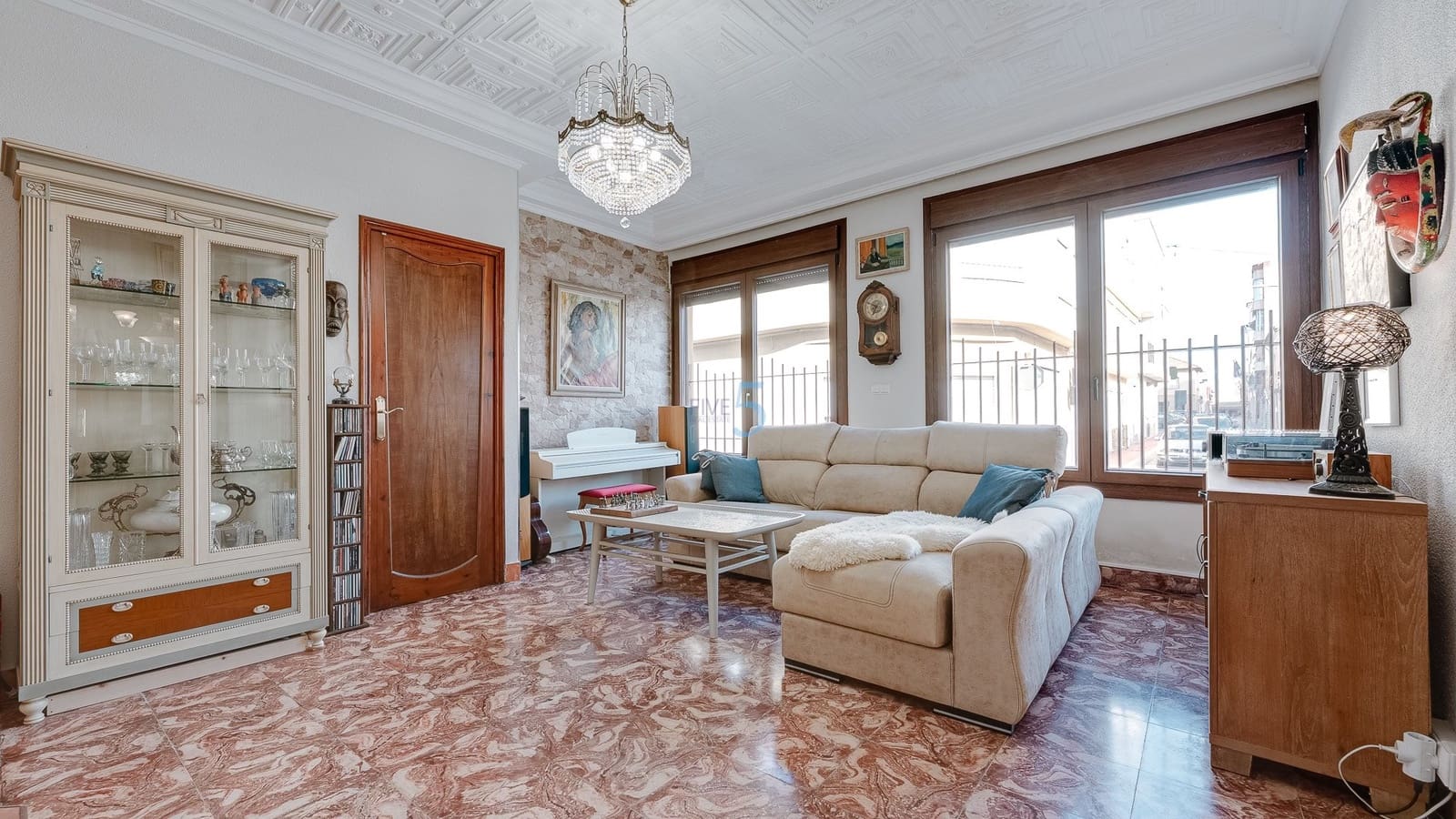 5 bedroom Villa for sale in San Fulgencio with pool garage - € 349,999 (Ref: 9228051)