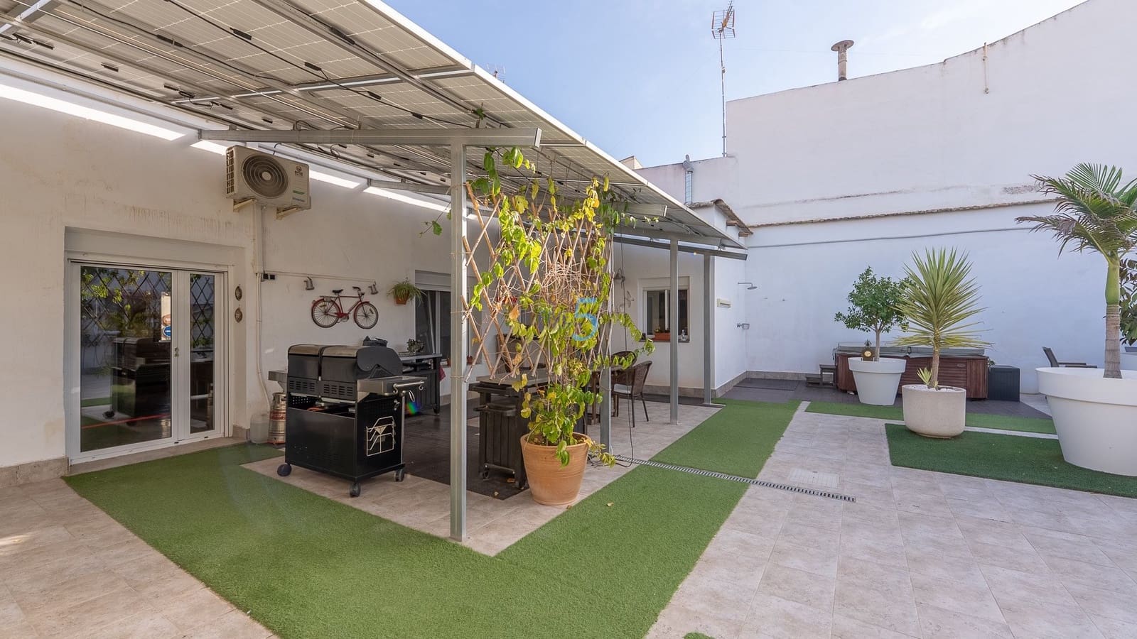 5 bedroom Villa for sale in San Fulgencio with pool garage - € 349,999 (Ref: 9228051)