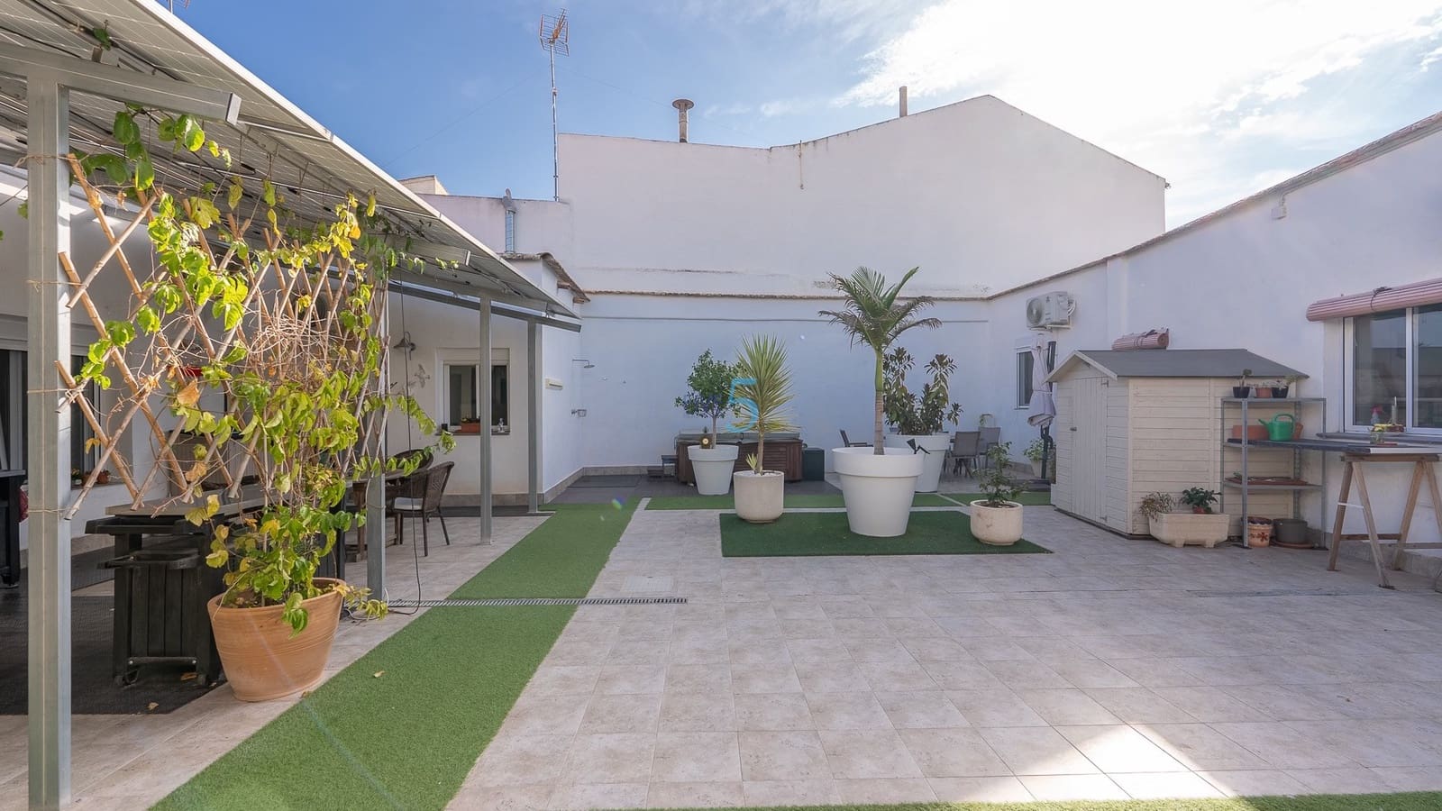 5 bedroom Villa for sale in San Fulgencio with pool garage - € 349,999 (Ref: 9228051)