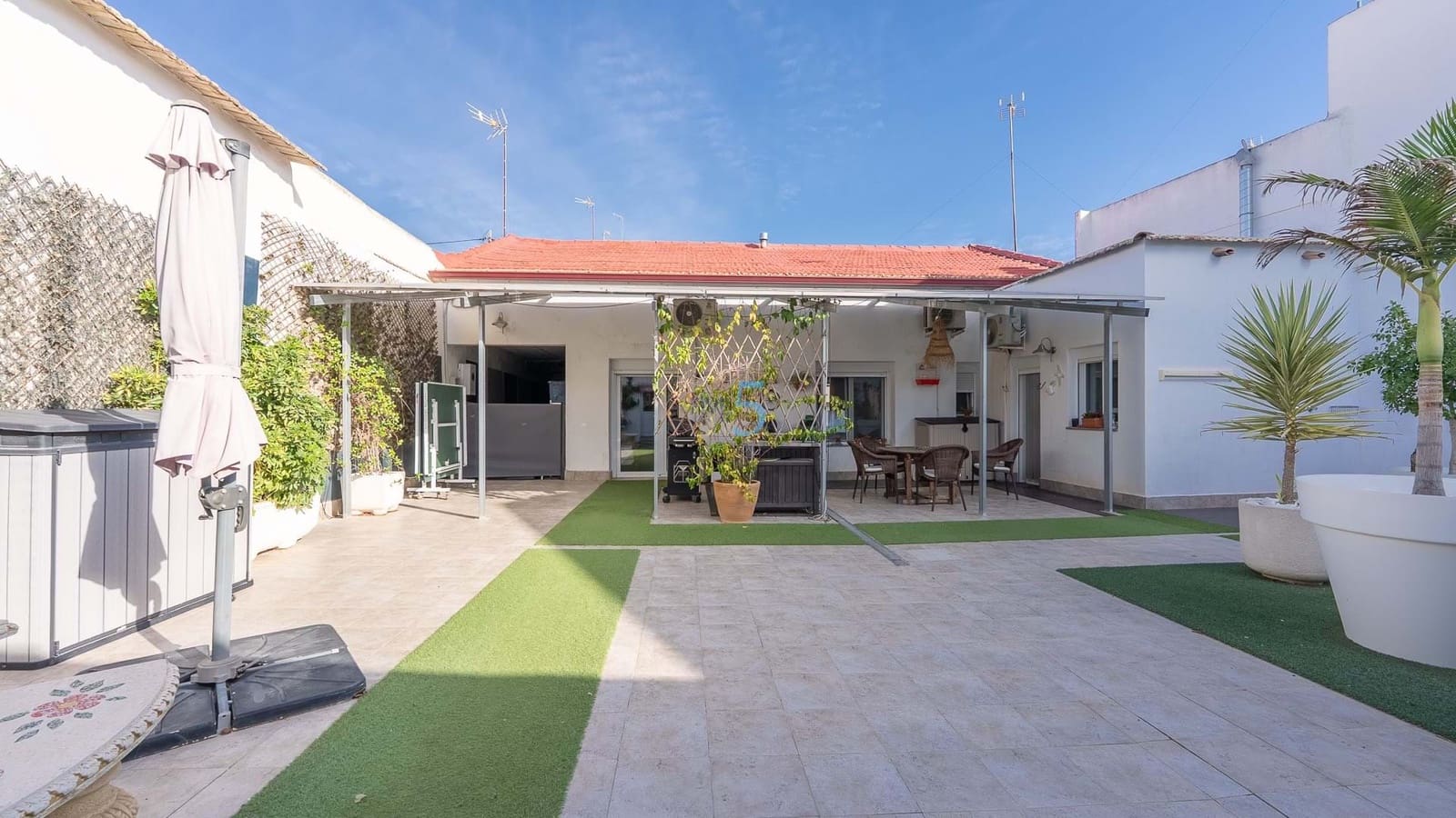 5 bedroom Villa for sale in San Fulgencio with pool garage - € 349,999 (Ref: 9228051)