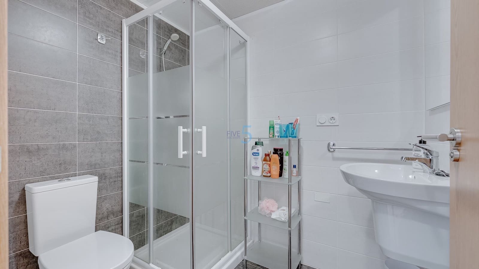 Apartamento de 2 habitaciones en Villamartin en venta con piscina garaje - 224.900 € (Ref: 9240918)