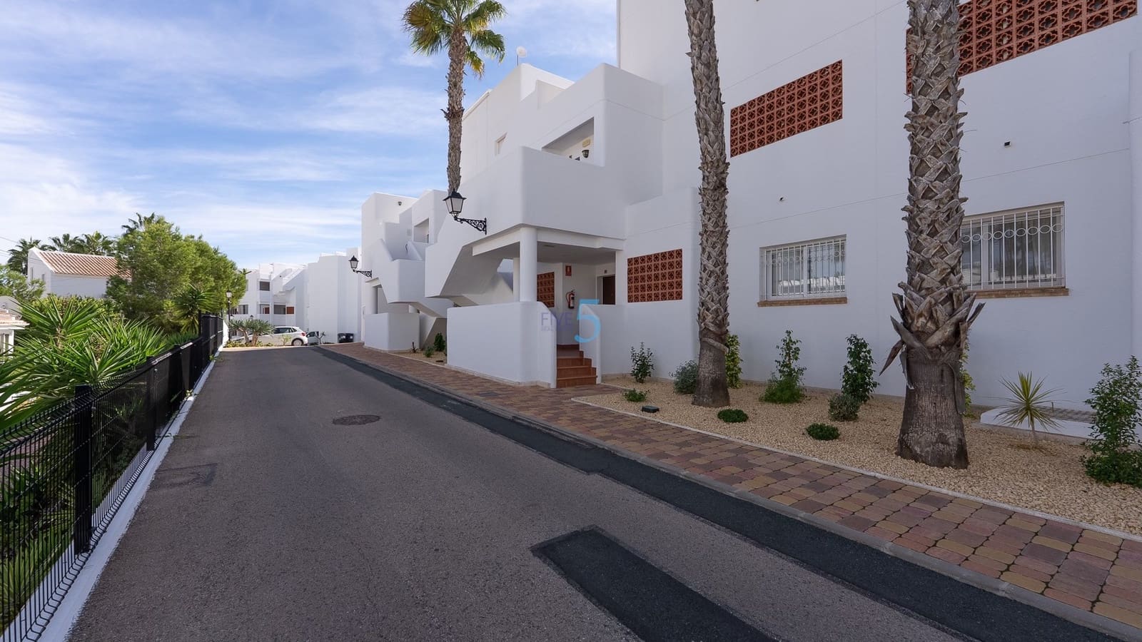 Apartamento de 2 habitaciones en Villamartin en venta con piscina garaje - 224.900 € (Ref: 9240918)