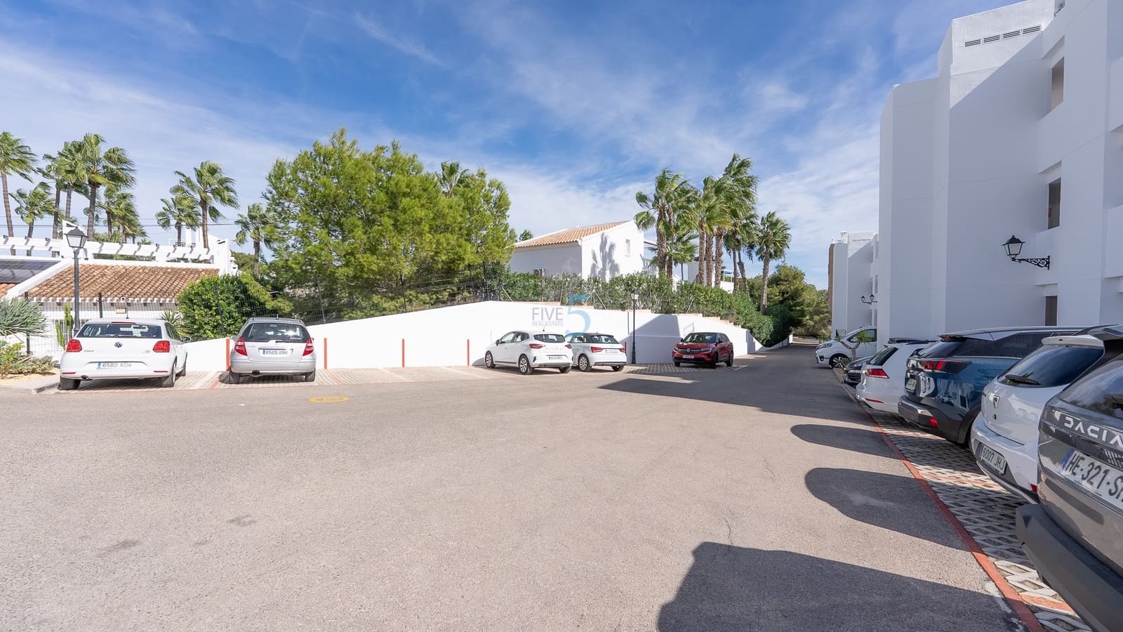 Apartamento de 2 habitaciones en Villamartin en venta con piscina garaje - 224.900 € (Ref: 9240918)