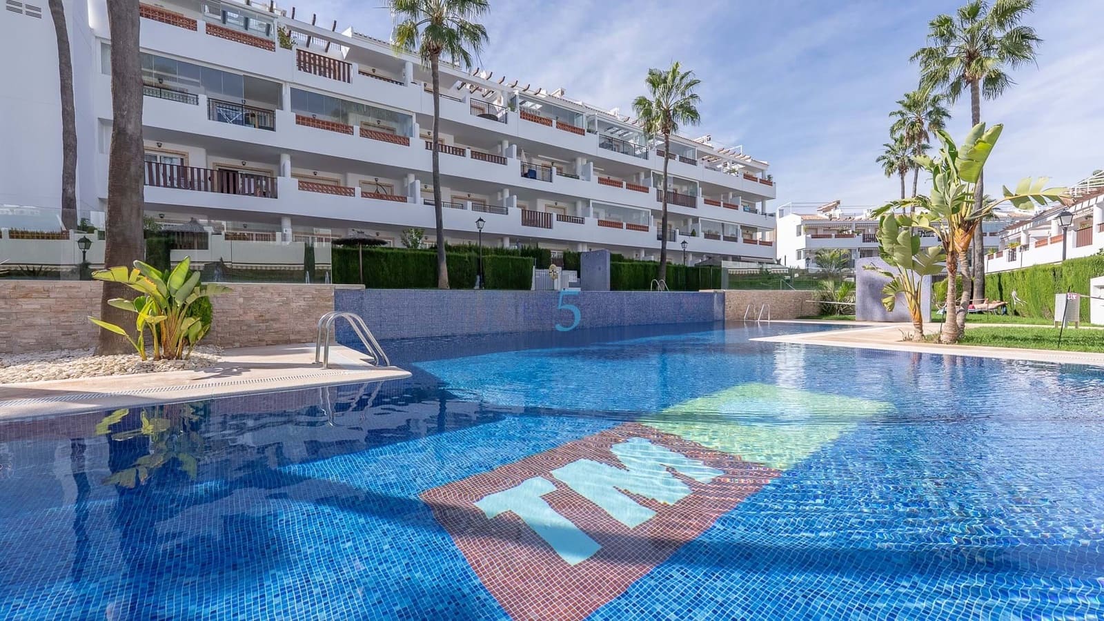 Apartamento de 2 habitaciones en Villamartin en venta con piscina garaje - 224.900 € (Ref: 9240918)