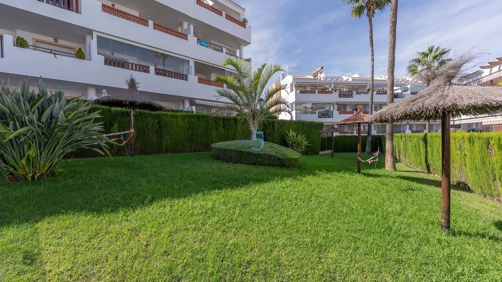 Apartamento de 2 habitaciones en Villamartin en venta con piscina garaje - 224.900 € (Ref: 9240918)