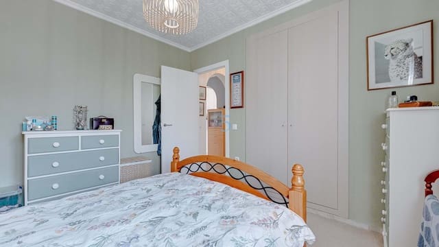 2 makuuhuone Huvila myytävänä paikassa Torrevieja - 225 000 € (Ref: 9244502)
