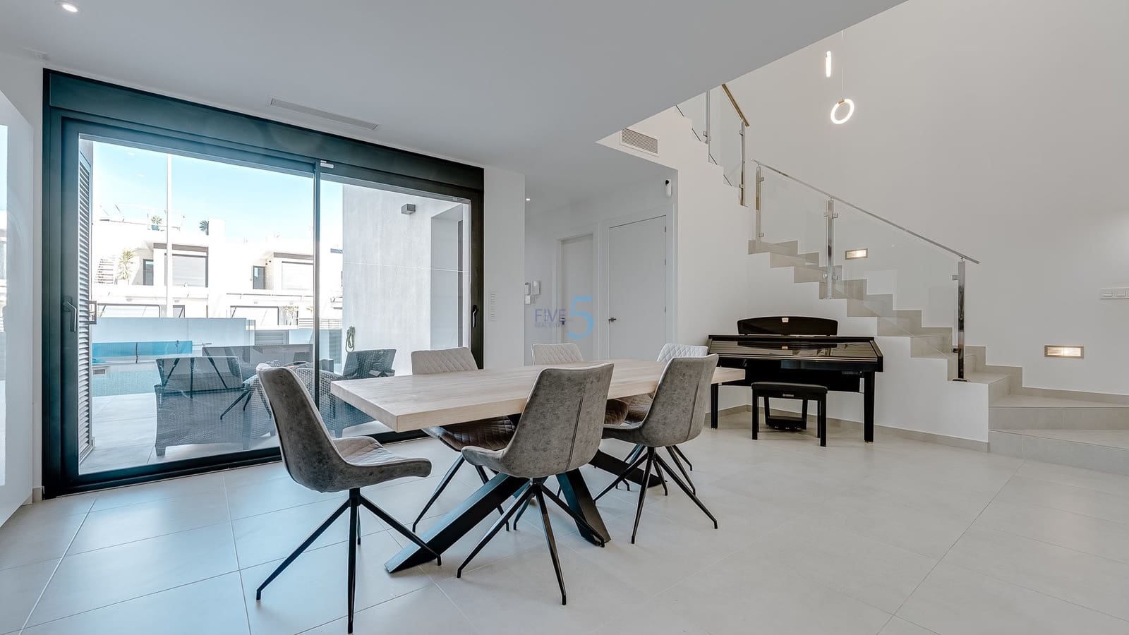 5 slaapkamer Villa te koop in Rojales met zwembad - € 450.000 (Ref: 9254508)