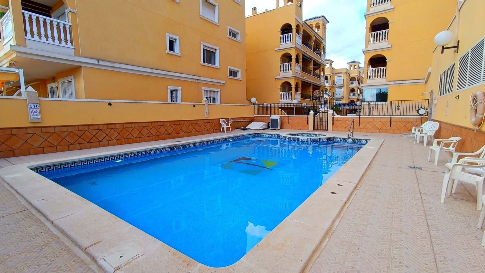 Apartamento de 2 habitaciones en Algorfa en venta con piscina - 130.000 € (Ref: 9254602)