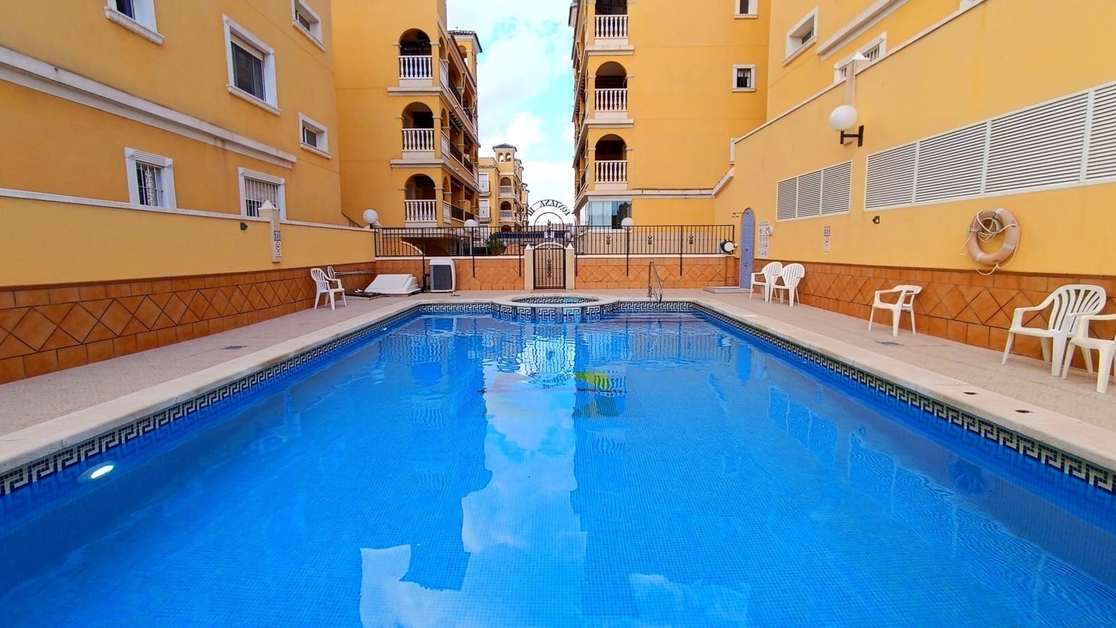 Apartamento de 2 habitaciones en Algorfa en venta con piscina - 130.000 € (Ref: 9254602)
