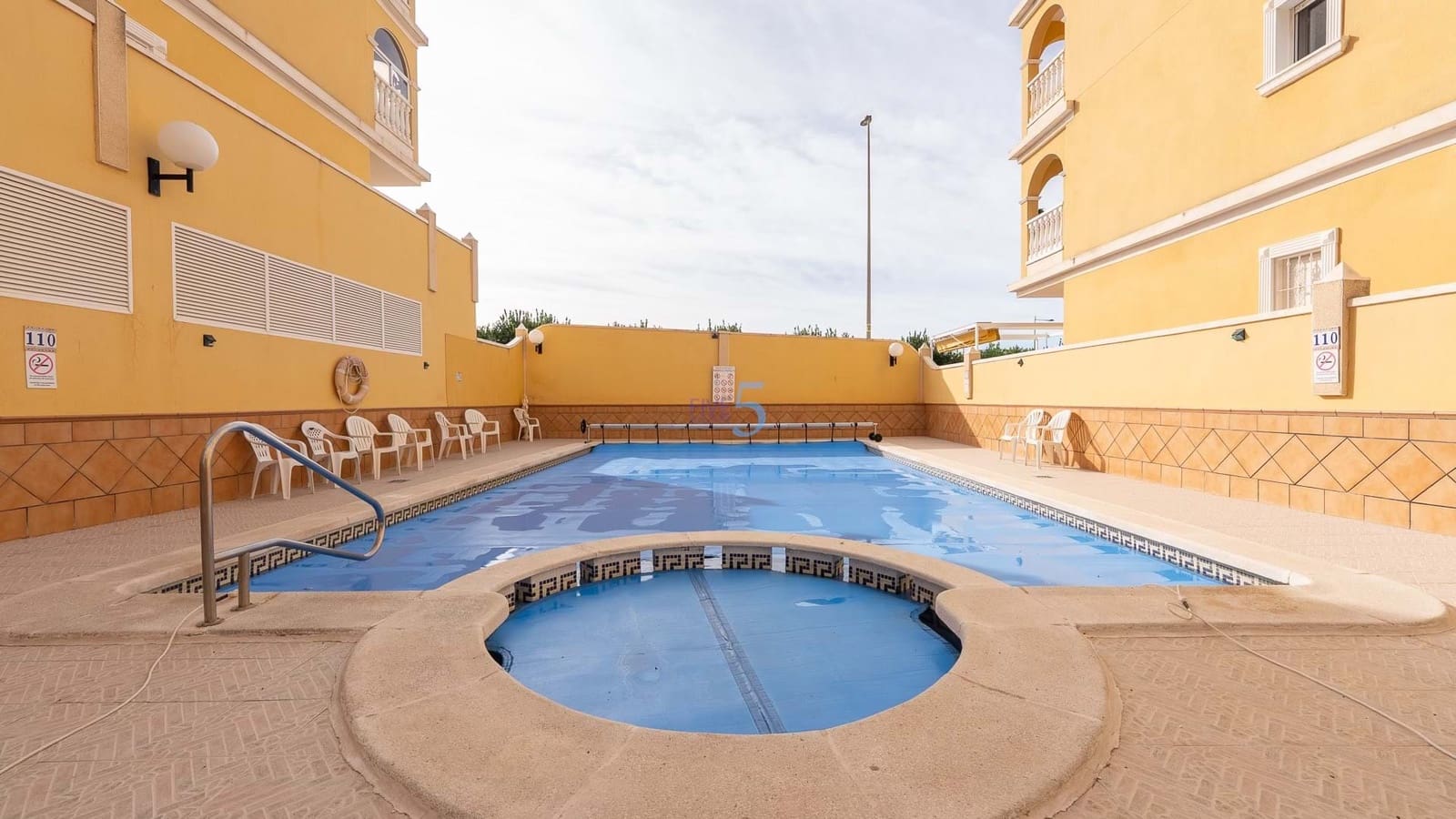 Apartamento de 2 habitaciones en Algorfa en venta con piscina - 130.000 € (Ref: 9254602)