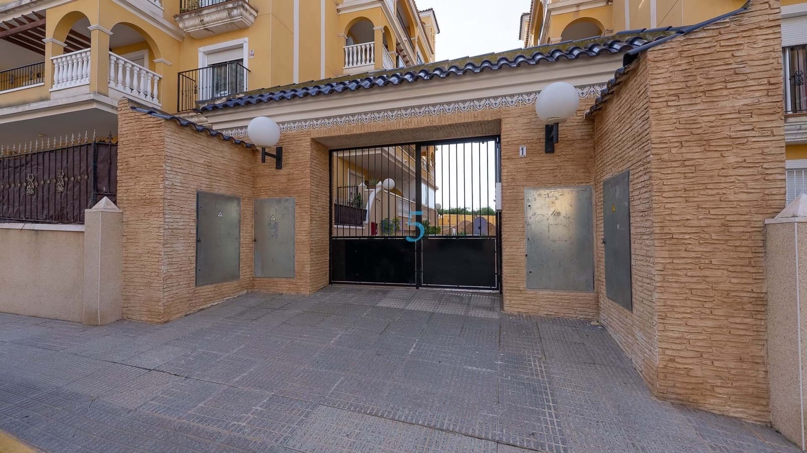 Apartamento de 2 habitaciones en Algorfa en venta con piscina - 130.000 € (Ref: 9254602)