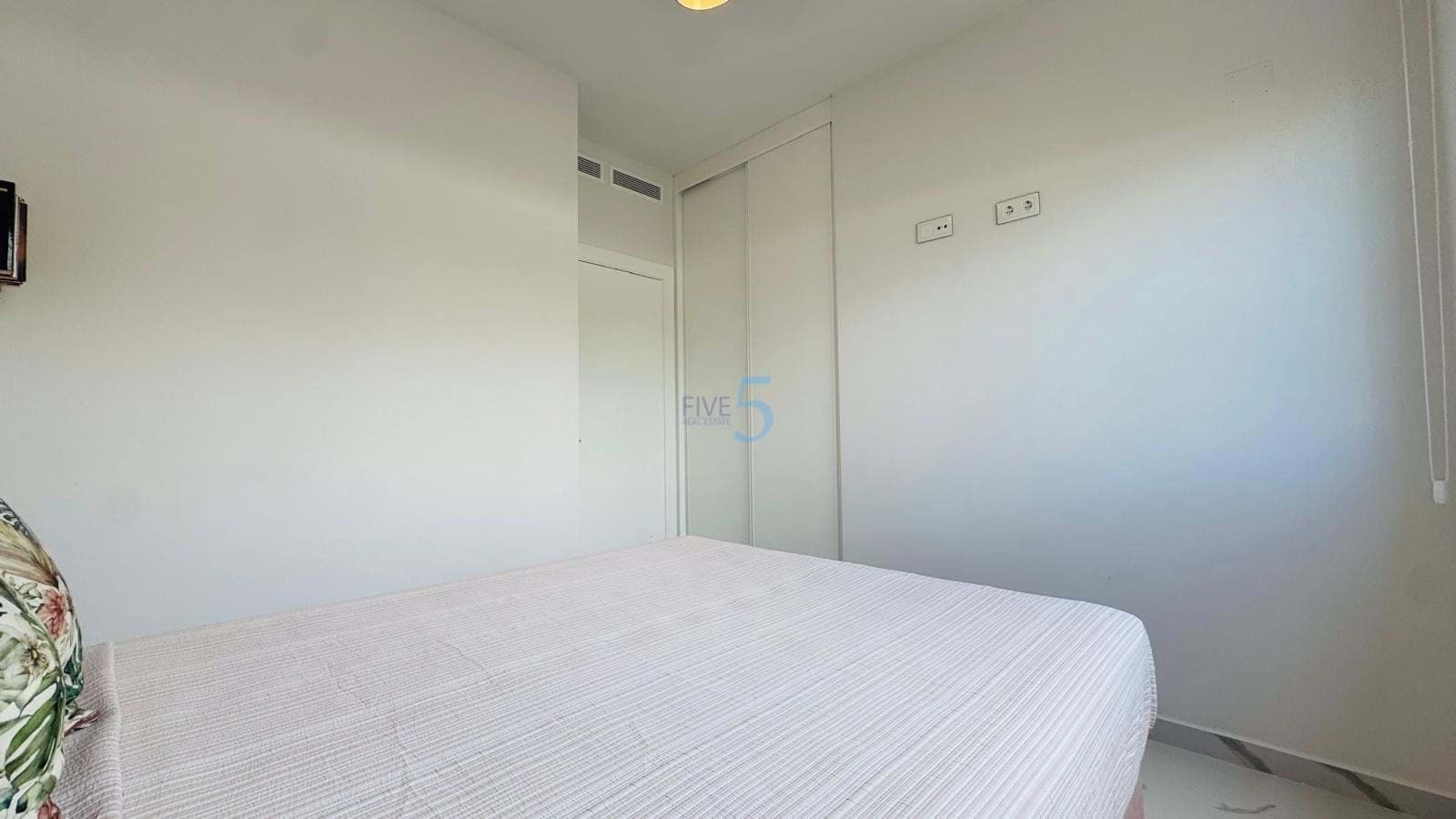 Apartamento de 2 habitaciones en San Miguel de Salinas en venta con piscina garaje - 331.420 € (Ref: 9254603)