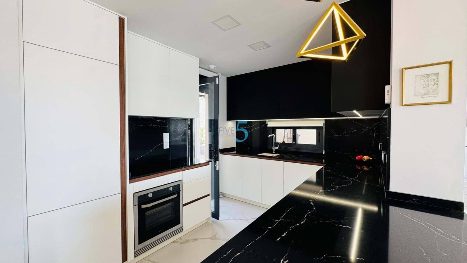 Apartamento de 2 habitaciones en San Miguel de Salinas en venta con piscina garaje - 331.420 € (Ref: 9254603)