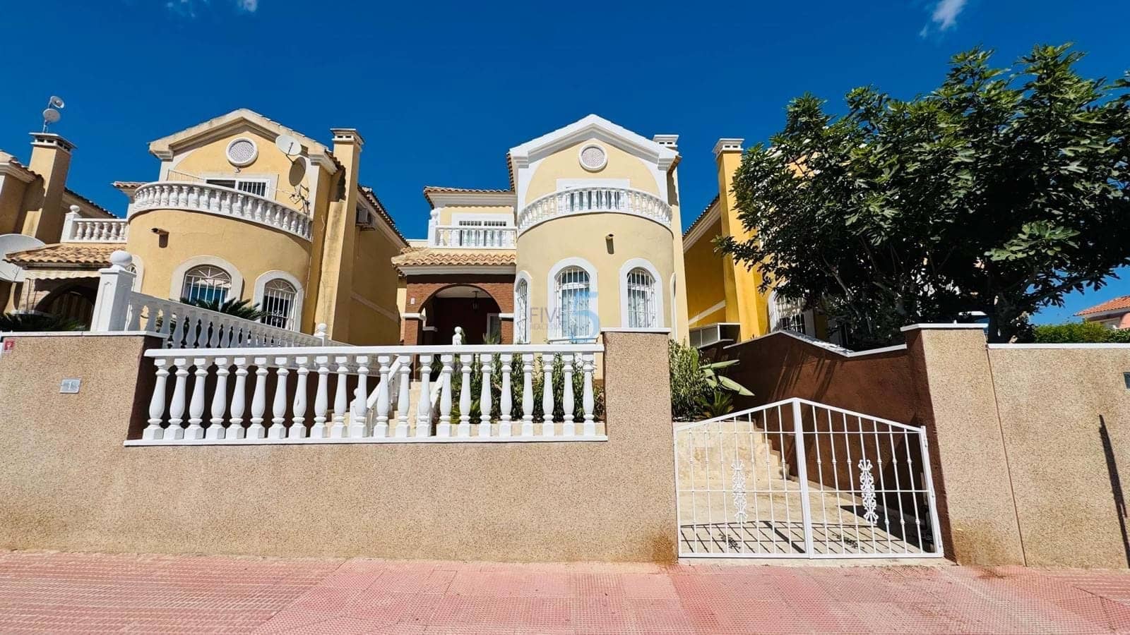 3 bedroom Villa for sale in Villamartin with pool garage - € 250,000 (Ref: 9261923)