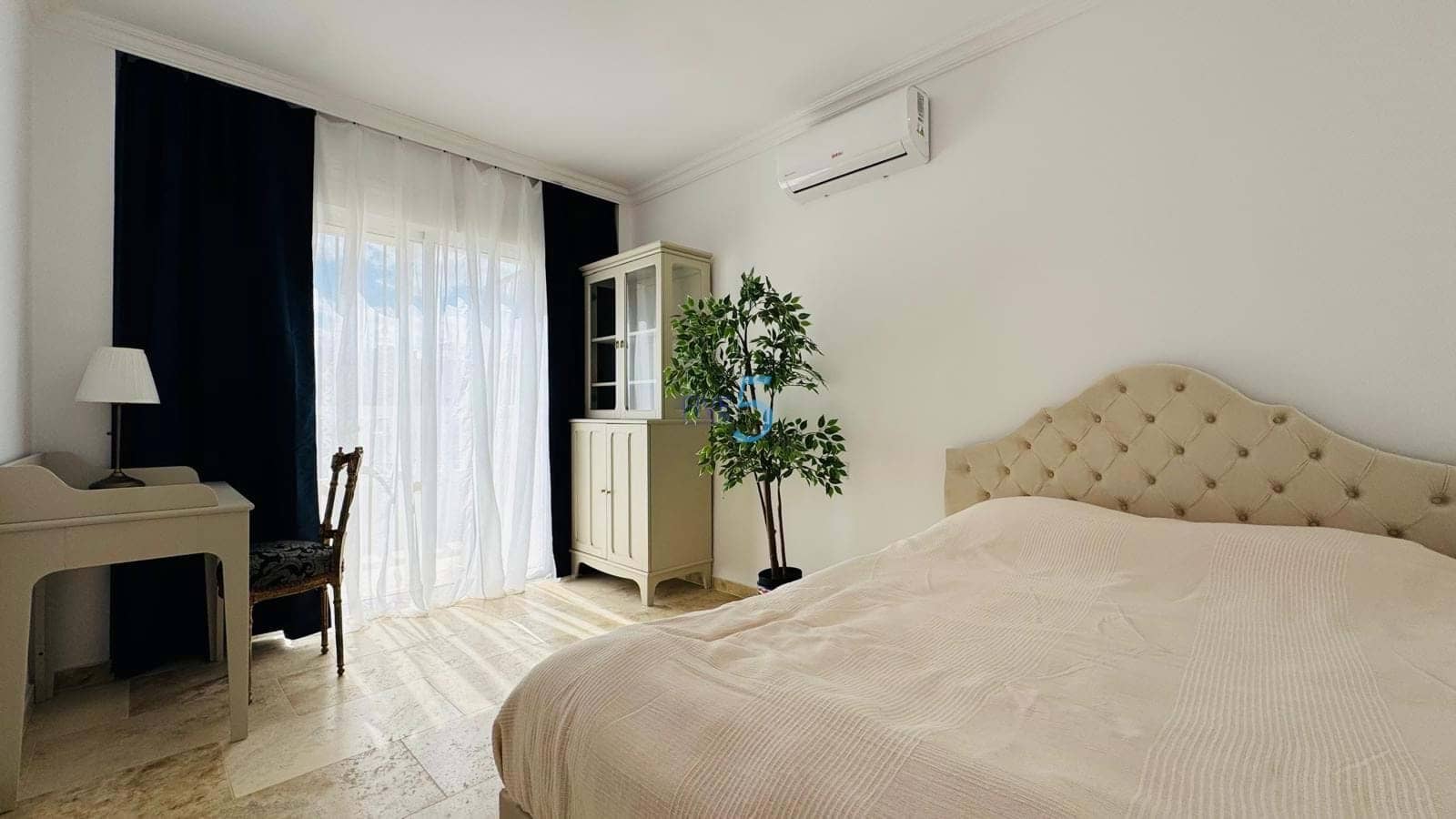 3 bedroom Villa for sale in Villamartin with pool garage - € 250,000 (Ref: 9261923)